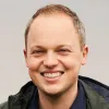 Headshot of Sander, voiceover artist - Sander is an experienced Dutch voice-over artist