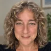 Headshot of Laura Shavin, voiceover artist - Confident, warm, approachable with a natural authority, heard on projects worldwide